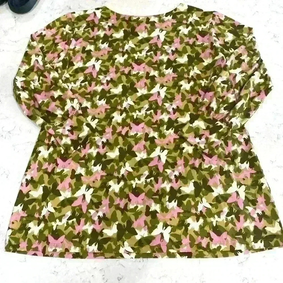 2 Retreat Casual Tops🦋🌺 - Picture 10 of 15